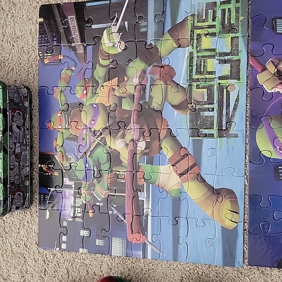 Ninja Turtle Metal Lunch box with sandwiche box, 3 snack holders and 2 puzzles. - Picture 3 of 11